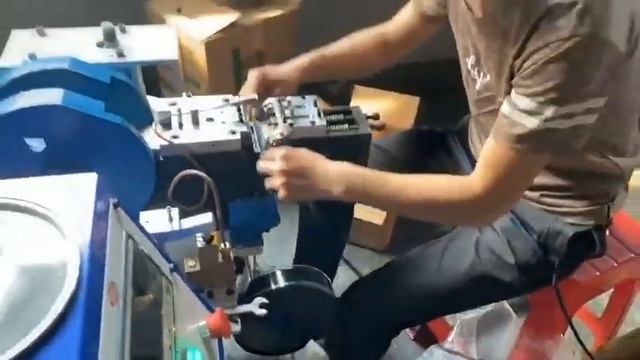 Эглеточная машина полуавтомат для обжимки шнурков смотреть онлайн