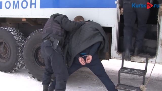 В Курске за решетку попали "смотрящие" и местные преступные "авторитеты" смотреть онлайн