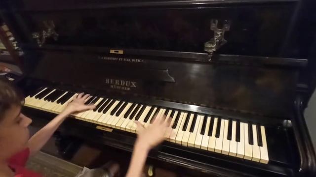 Coffln Dance на пианино смотреть онлайн