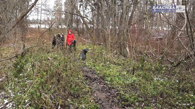 Экологическая семейная акции по очистке территории вокруг нижнего озера прошла в г.о.