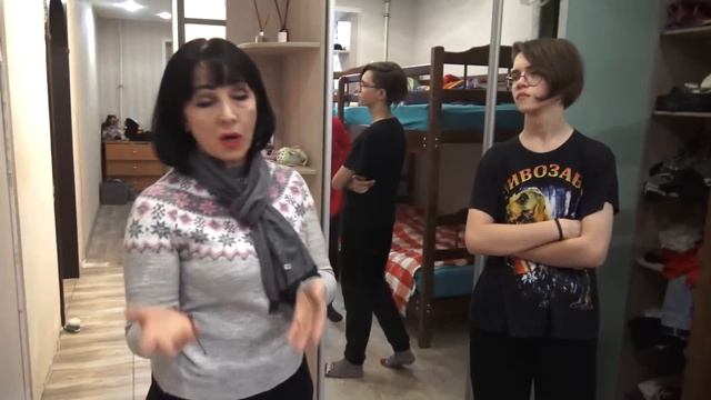 УЧИТЕЛЬНИЦА ШКОЛЫ ПРИШЛА К ГРИФЕРУ ДОМОЙ В РЕАЛЬНОЙ ЖИЗНИ ИЗ-ЗА ИГРЫ МАЙНКРАФТ! смотреть онлайн