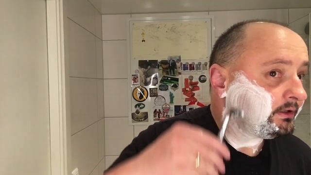 Modern Vs Traditional shaving смотреть онлайн