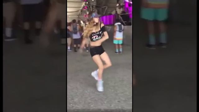 Кластный танец девушки , зажгла так зажгла...... смотреть онлайн