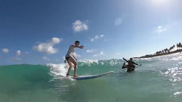 Школа сёрфинга на пляже Макао смотреть онлайн