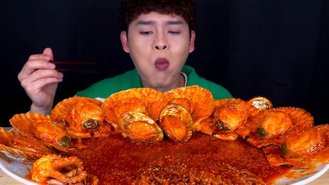 ASMR 매~콤한 해물찜?가리비 전복 세발낙지 통오징어 팽이버섯조림 먹방~!! Fire Spicy Seafood Octopus Shellfish mushroom MuKBang~! смотреть онлайн