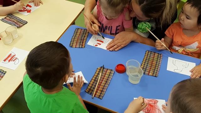 Занятие по рисованию в 1 младшей группе Украсим фартук для бабушки ДОУ 230 смотреть онлайн