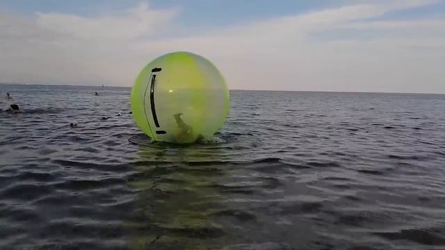 Крым 2020. Центральный пляж Феодосии возле ЖД вокзала и развлечения. Канал Тутси Влог. смотреть онлайн