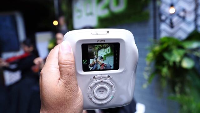 Hands-on Fujifilm Instax Square SQ20, Kamera Instan Hybrid Paling Canggih смотреть онлайн