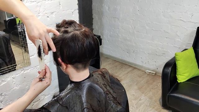 Стрижка Пикси! За 5 мин. Окрашивание волос! Исправляю домашнее окрашивание. Видеоурок. Стрижка 2023 смотреть онлайн