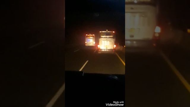 Tuff race SAPNA DAEWOO vs NEW SUBHAN and SADAT TRAVWEL and other buses смотреть онлайн