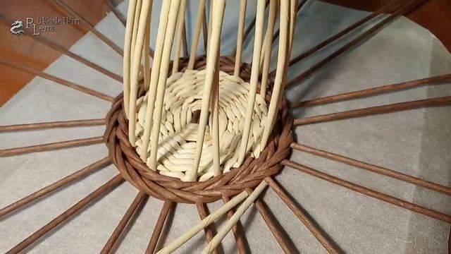 Красивая загибка/ Изида на двойных стойках/1 часть.../плетение из газетных трубочек смотреть онлайн