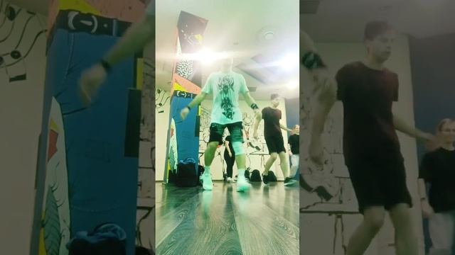 Ура! Новые движения подъехали!! А я с Нимбом ??? #dance #tutorial #шафл #танцы #shuffle смотреть онлайн