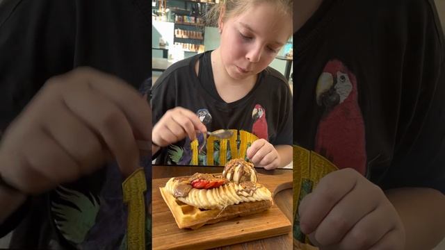 Интервью у ребёнка. Почему ты сластёна? альтернативная подача вафель смотреть онлайн