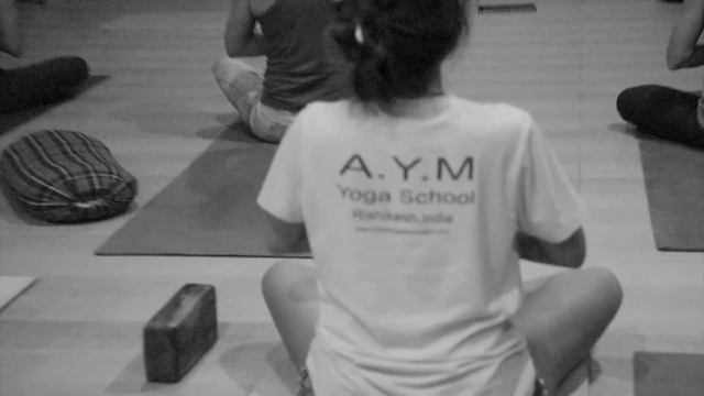 Powerful Kundalini Yoga - Opening Prayer - ONG NAMO, GURU DEV NAMO - AYM Yoga School смотреть онлайн