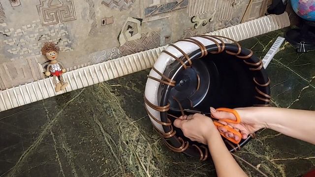 МК подвесное кашпо с оплетенным дном. DIY rattan planters смотреть онлайн