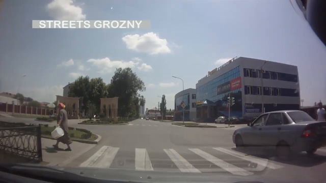 Грозный 2012 📹. От Б.Хмельницкого до центральной площади. Июль 2012 года.
