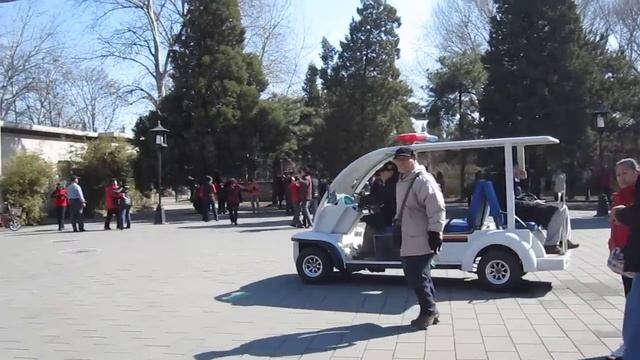 Beijing. Temple of Heaven Park / Пекин. Танцы китайских пенсионеров в парке. Март 2013 года смотреть онлайн