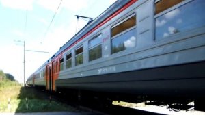 Электропоезд ЭР2к-995 проезжает неохраняемый переезд 26км у Пл..Сады 80 км-ч RZD