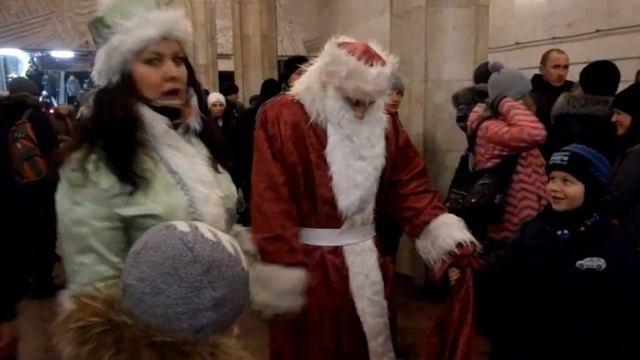 Первый рабочий день Деда Мороза смотреть онлайн