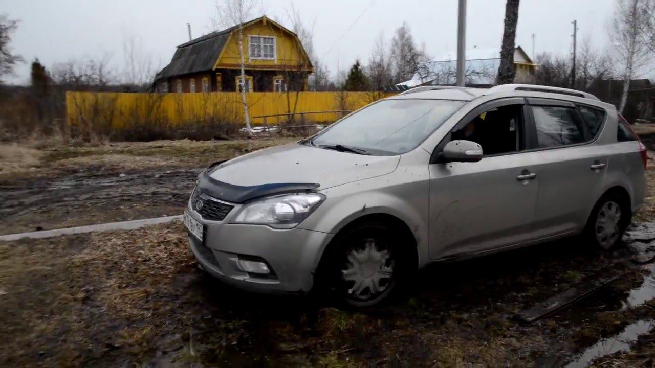 Kia Ceed и проходимость. Испытание на загородной, раскатанной трактором, раскисшей дороге. смотреть онлайн
