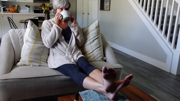 Easy Frugal Tips to Save Money (that work) Minimalism + Saving Money