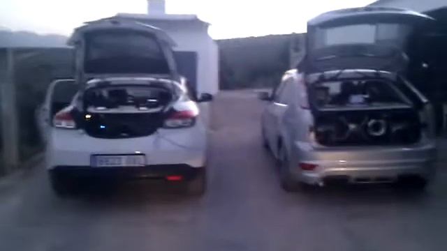 Focus vs Megane, listos para el botellón смотреть онлайн