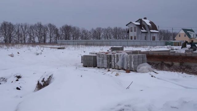 Строительство дома из теплоблоков (первый ряд) ч.3 смотреть онлайн