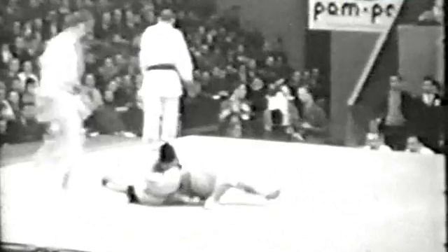 Judo 1961 Paris: Hideo Yamasato (ARG) - Akio Kaminaga (JPN) [open]. смотреть онлайн