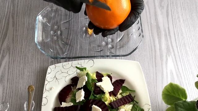 Яркий салат с запеченной свеклой, апельсином и тыквенными семечками. смотреть онлайн