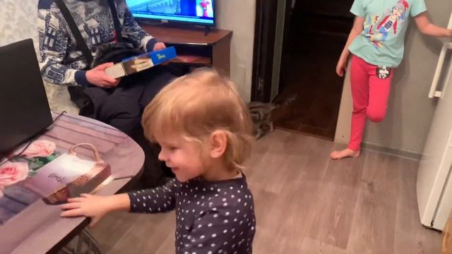 Поздравляем папу с Днём Защитника Отечества ? Самое главное это внимание, остальное не важно, ВЛОГ смотреть онлайн
