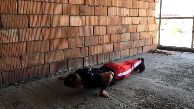 30 ВИДОВ ОТЖИМАНИЙ, КОТОРЫЕ ВЫВЕДУТ ТВОИ ТРЕНИРОВКИ НА НОВЫЙ УРОВЕНЬ. смотреть онлайн