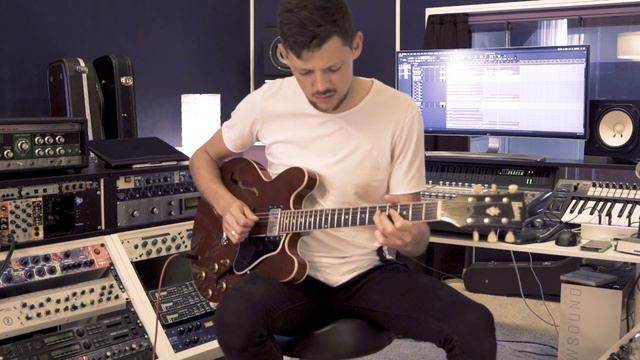 Katra Drive - Artists Series E03 - Momchil Kossev Blues theme смотреть онлайн