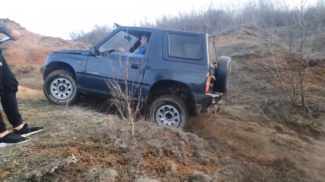 Giving hard time to Suzuki Vitara 1,6 смотреть онлайн