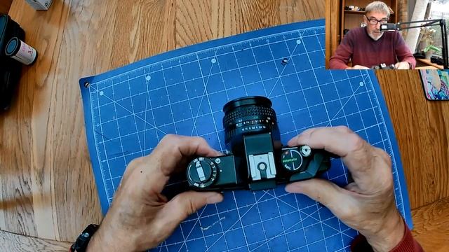 Checking out this Praktica B100 SLR film camera. смотреть онлайн