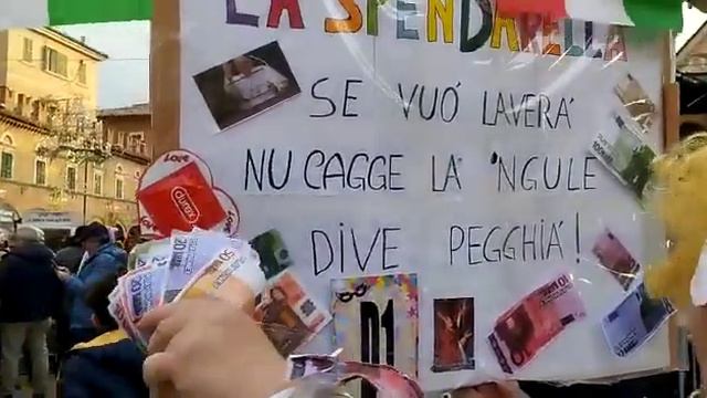 Carnevale di Ascoli, Assunta la disoccupata, pronta a tutto per un posto di lavoro смотреть онлайн