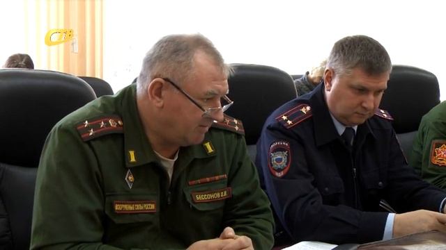 БОРОТЬСЯ С УКЛОНИСТАМИ ВОЕНКОМАТУ ПОМОЖЕТ ПОЛИЦИЯ смотреть онлайн