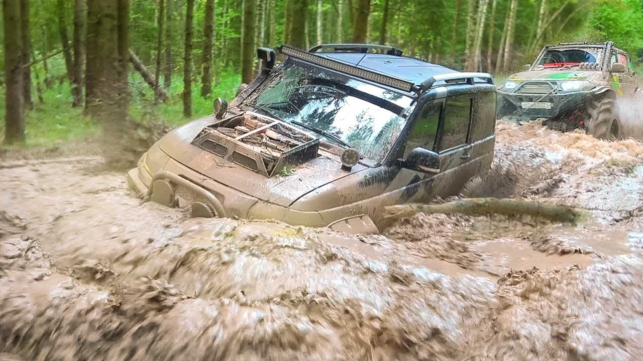 Кто круче на бездорожье? Жуткие кадры Самые проходимые внедорожники рубятся против Уазов смотреть онлайн