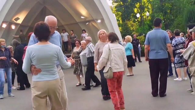 А НЕДОЛГИЙ ВЕЧЕР! ТАНЦЫ ХАРЬКОВ СЧАСТЛИВЫЕ МОМЕНТЫ смотреть онлайн