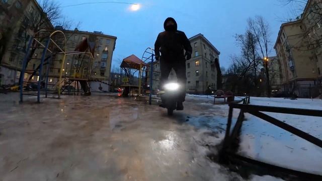 Лютая детская площадка. Там никто не ходит и детей туда не пускают! Пешком идти я бы не рискнул! смотреть онлайн