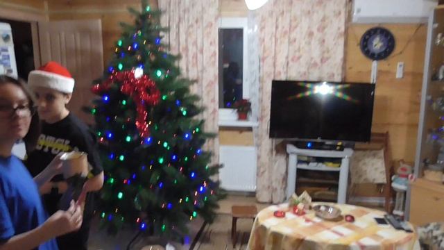 №1026 УКРАШАЕМ ЁЛКУ на ДАЧЕ ? VLOGMAS ? МАЛЕНЬКАЯ НЕПРИЯТНОСТЬ ⚡ Подготовка к НОВОМУ ГОДУ 2021 смотреть онлайн