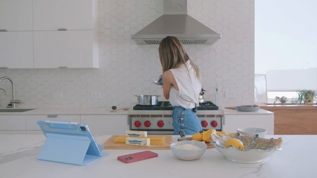 Something For [U] with @ellaarose смотреть онлайн