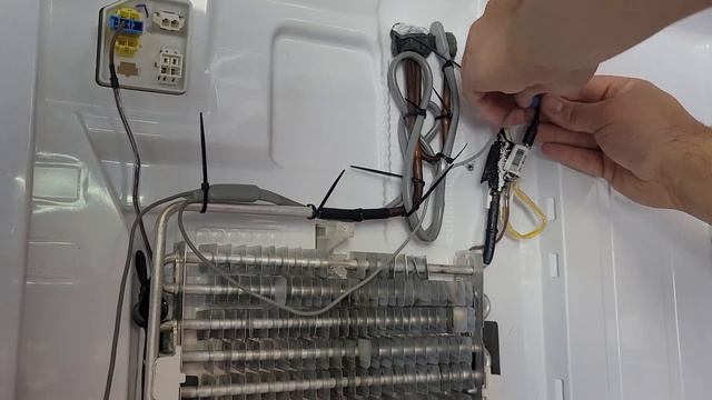 Samsung Refrigerator Not Cooling in Fresh Food Cabinet - How to Fix with a Second Heater смотреть онлайн