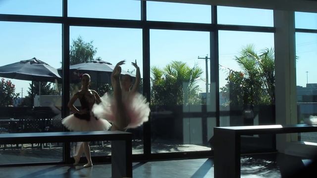 PAYOT SKIN CARE: a brand in motion welcomes MONTREAL BALLET on Friday July 20, 2012. смотреть онлайн