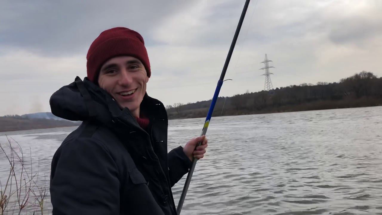 Рыбалка в ПРОВОДКУ на оке в марте по пояс в воде смотреть онлайн