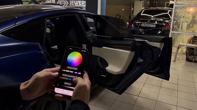 Tesla - доводчики и подсветка салона смотреть онлайн