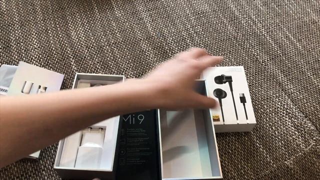 Xiaomi Mi 9 Обзор Распаковка флагмана смотреть онлайн
