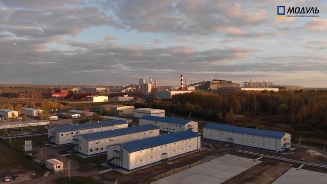 Посёлок строителей (7100 кв.м). Выксунский металлургический завод. Съёмка 4К с воздуха. Закат. смотреть онлайн