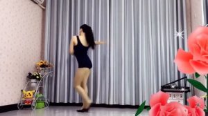 Красавица ЦинЦин танцует Супер Кадриль