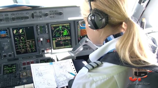 Piloting the EMBRAER 190 Antwerp to Berlin | Cockpit Views смотреть онлайн
