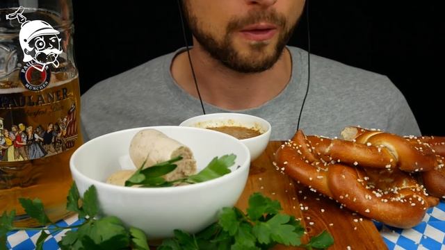 ASMR Essen Oktoberfest Mit Weißwurst, Brezeln Und Oktoberfest Bier - GFASMR